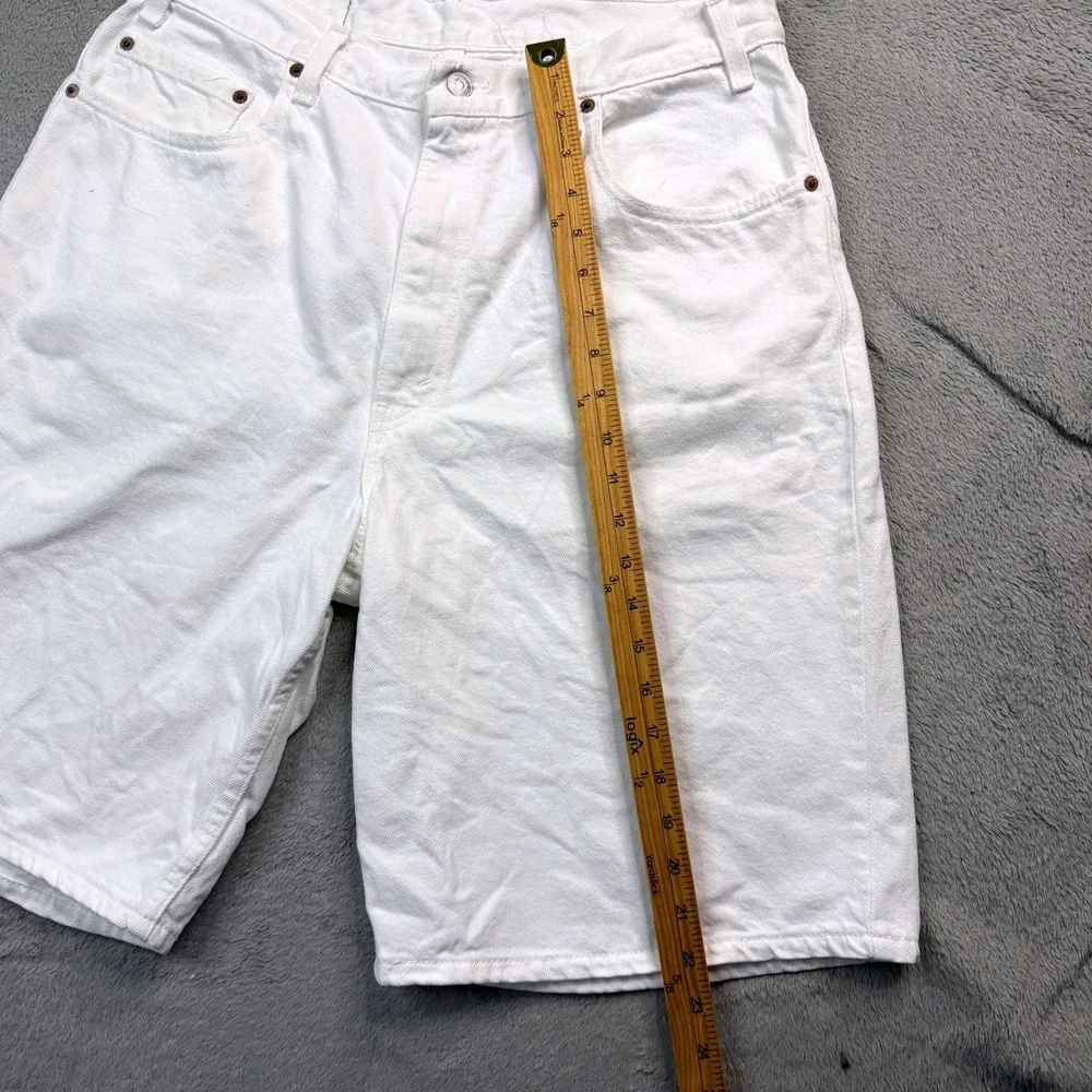 Vintage Levis 560 White Denim Shorts Mens W34in. Loose Fit Made in USA 90s